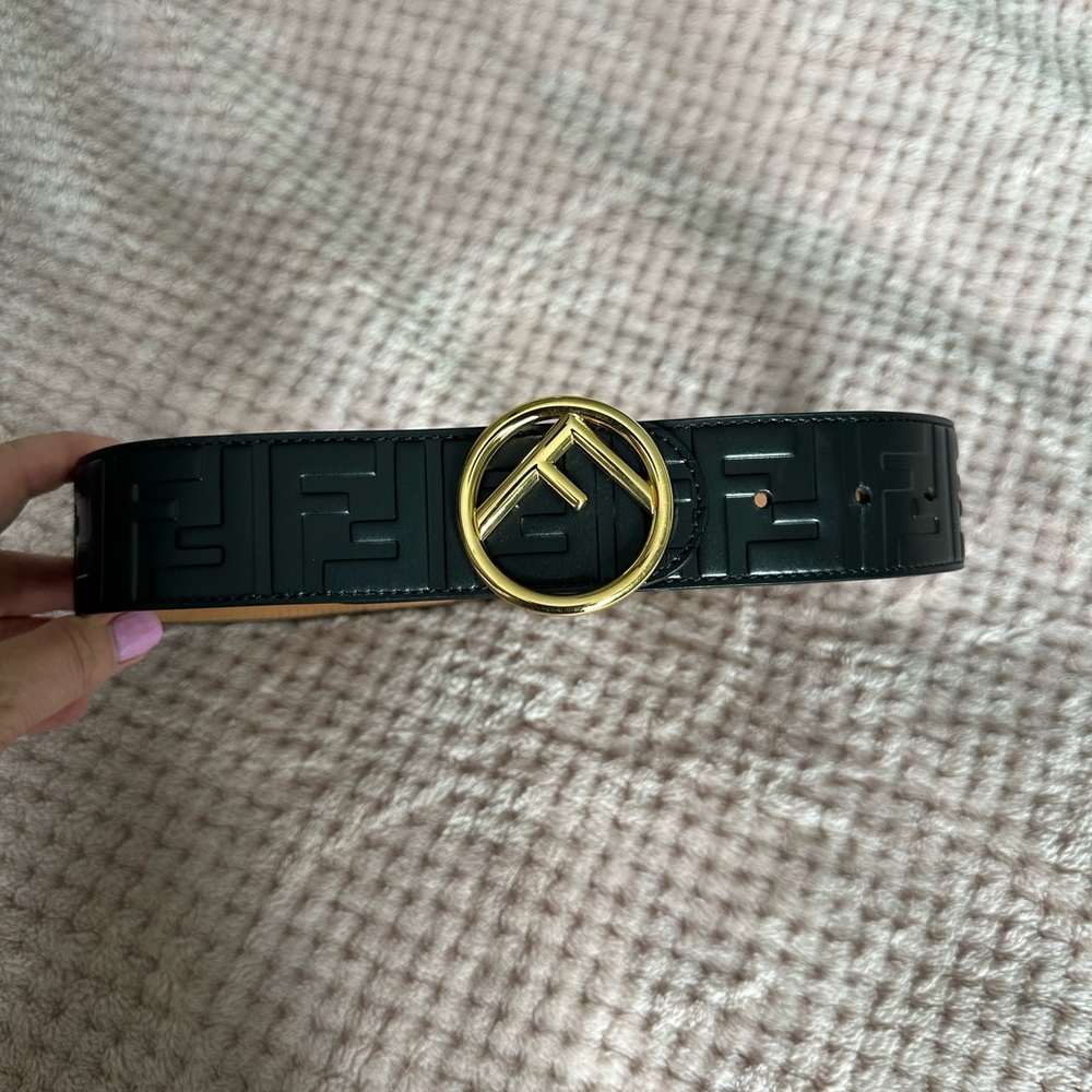 Fendi Nero Leather Belt with Oro Buckle .